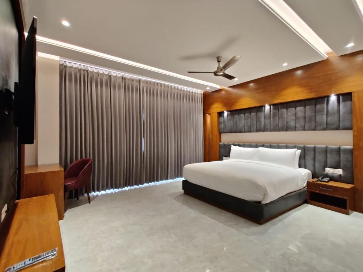 Una  Hotel Parth מראה חיצוני תמונה