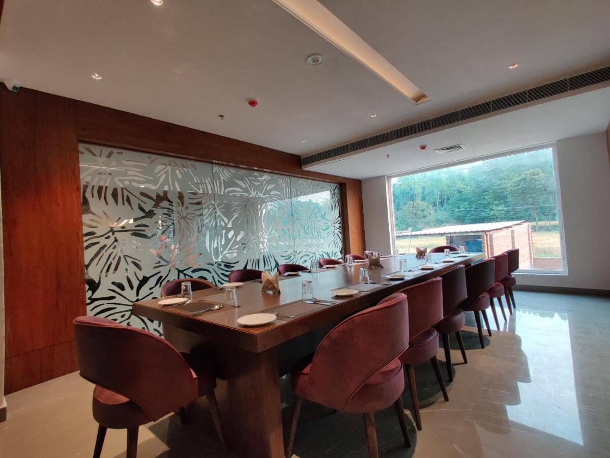 Una  Hotel Parth מראה חיצוני תמונה