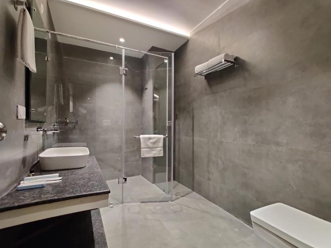 Una  Hotel Parth מראה חיצוני תמונה