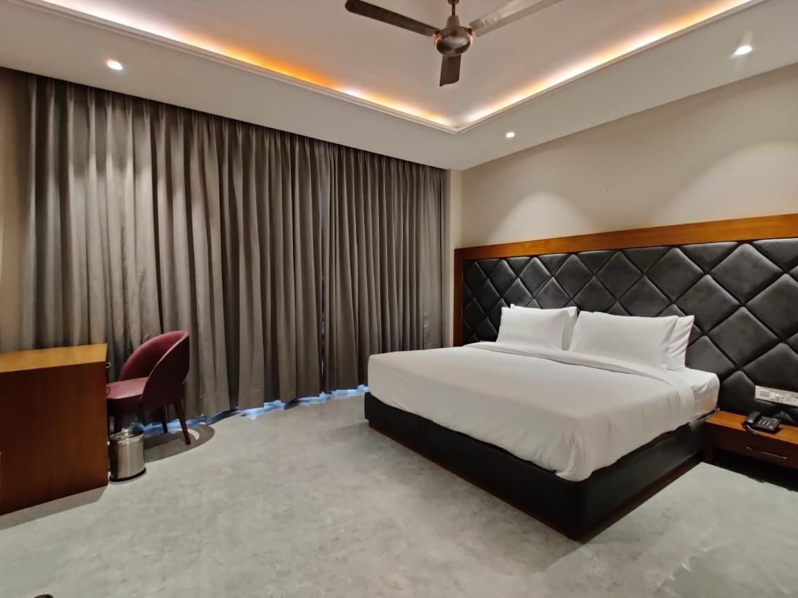Una  Hotel Parth מראה חיצוני תמונה
