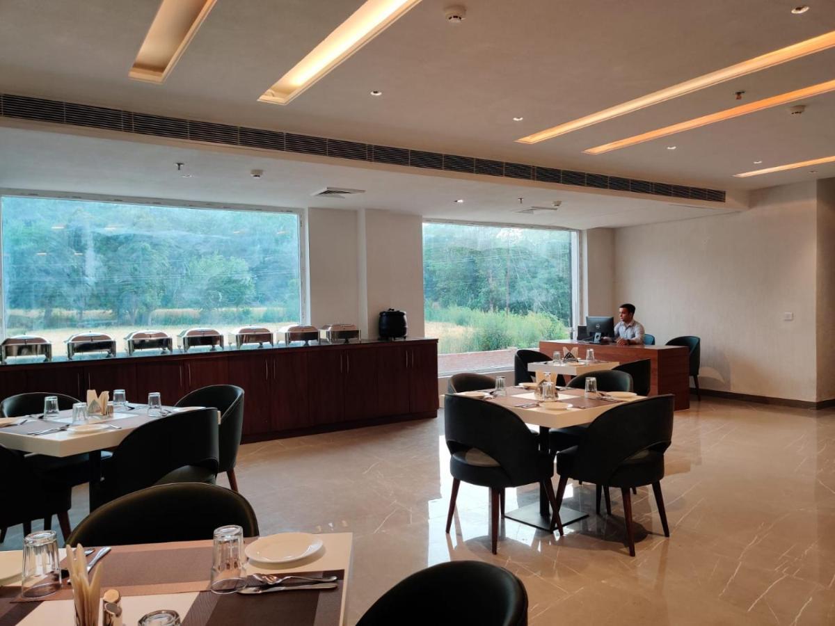 Una  Hotel Parth מראה חיצוני תמונה